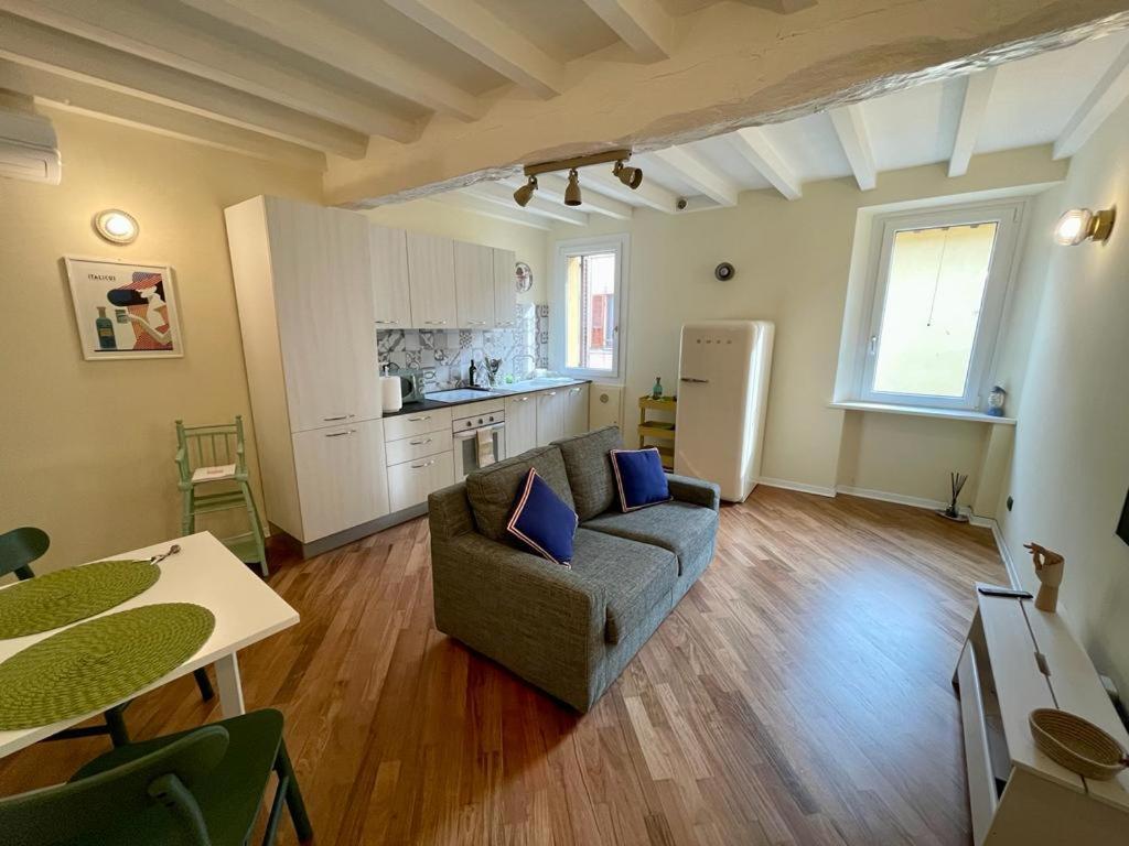 Buro Nel Borgo Lägenhet Parma Exteriör bild